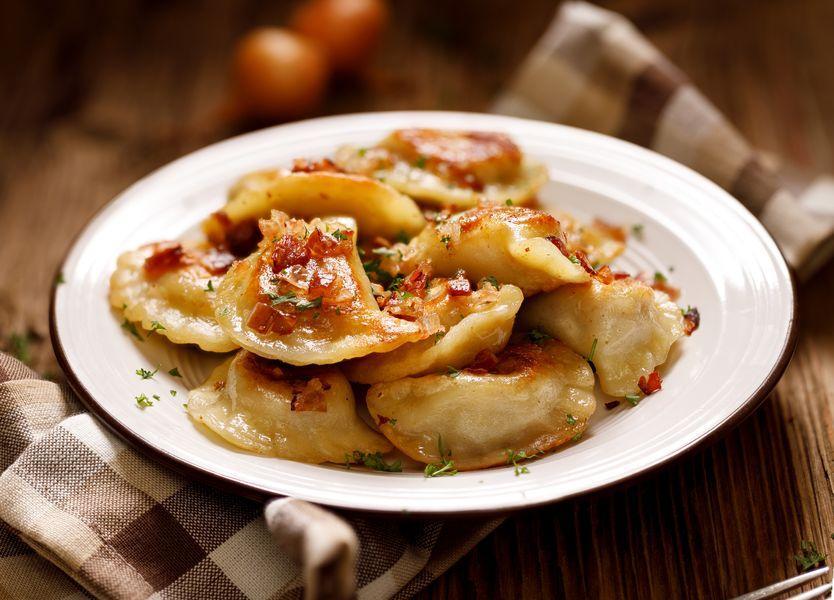 pierogi na talerzu